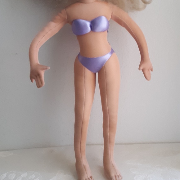 Vintage 1986 Hot Looks Doll - Picture 6 of 12